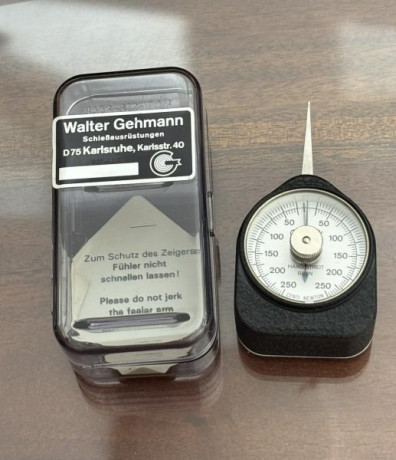 Se ofrece un magnífico pesagarillos Walter Gehmann, nuevo,  para pistola libre y carabinas BR de alta 00