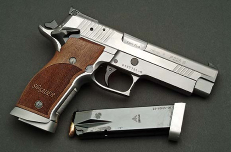  79e08f32fa8a036f84441baab7b7a7ff.jpg 
Estimados.
Busco el arma del asunto, únicamente el modelo de primera 00