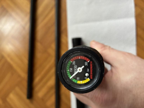 Vendo depósito hw100 sin fugas. 175 centímetros cúbicos. Revisado recientemente por eso tiene esas marcas. 01