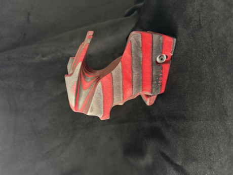 Vendo cacha Rink  para Steyr Lp 50  o steyr EVO 10 muy poco uso ( parámetros Talla: M Laterelidad :derecha 02