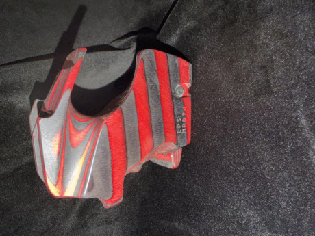 Vendo cacha Rink  para Steyr Lp 50  o steyr EVO 10 muy poco uso ( parámetros Talla: M Laterelidad :derecha 12