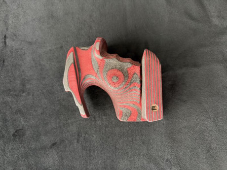 Vendo cacha Rink  para Steyr Lp 50  o steyr EVO 10 muy poco uso ( parámetros Talla: M Laterelidad :derecha 11