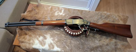  Winchester UBERTI 1873 SPORTING CARBINE, 45 Long Colt 19" 

Guiado en D, pocos tiros, estado excelente 00