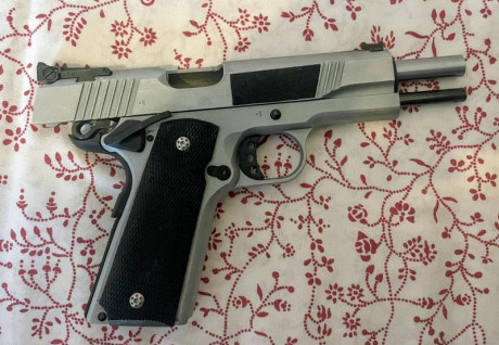 Se vende Norinco 9 mm, con tres cargadores de 9 cartuchos, se puede ver y probar en La Coruña.
400 euros 00