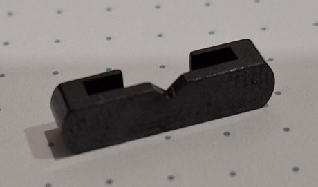  Winchester UBERTI 1873 SPORTING CARBINE, 45 Long Colt 19" 

Guiado en D, pocos tiros, estado excelente 20