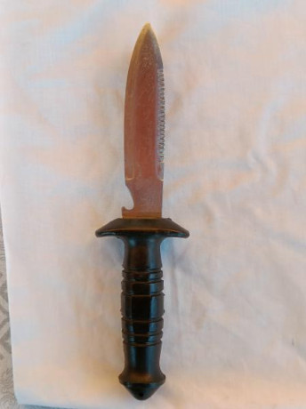 Vendo cuchillo de buceo de la marca Nemrod, grabada la hoja con la propia marca Nemrod, INOX y MADE IN 02