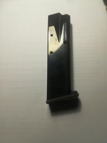 Vendo cargador S&W de 17 balas 9 mm Pb. para pistolas de la serie 5900 - 910 - 915 y 659. Está nuevo, 00