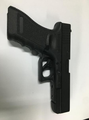 Vendo glock 17 Umarex. 6mm bolas de plástico.
De bombonas de co2
No tiene cargador, se me rompió y he 02