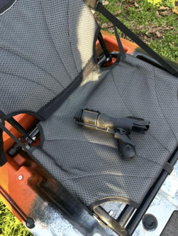 Cambio kayak autovaciable de pesca de 3 metros  . Va con cañero orientable, asiento alto ,remo y soporte 00
