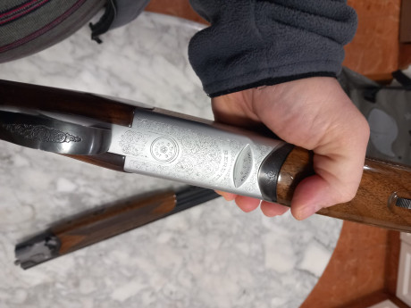 Superpuesta Beretta S56E calibre 12,  monogatillo selector, explusora, con dos juegos de cañones: 4/2 01