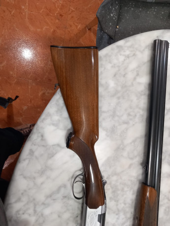 Superpuesta Beretta S56E calibre 12,  monogatillo selector, explusora, con dos juegos de cañones: 4/2 20