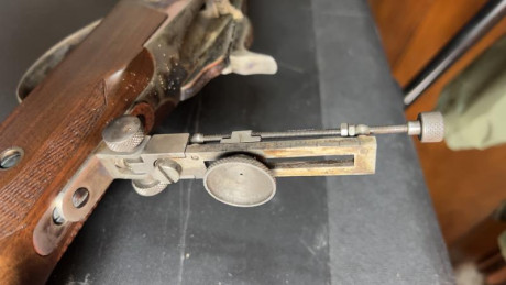 Se vende réplica italiana Chiappa del mítico rifle Sharps de calibre 45-70 con cañón pesado octogonal 00