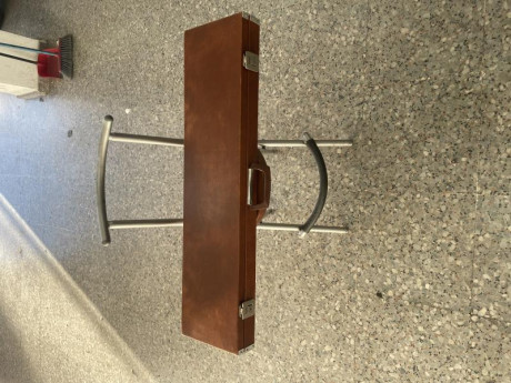 Buenas a todos vendo este maletin el cual es antiguo pero bien conservado, tiene su llave para cerrarlo 02