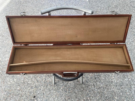 Buenas a todos vendo este maletin el cual es antiguo pero bien conservado, tiene su llave para cerrarlo 00