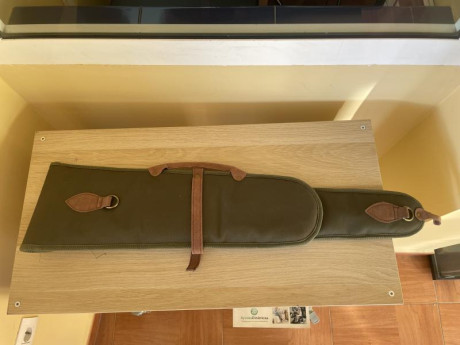 Buenas a todos vendo este maletin el cual es antiguo pero bien conservado, tiene su llave para cerrarlo 11