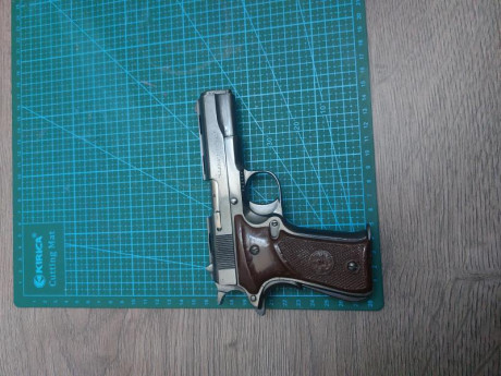 LLama modelo XV especial en calibre 22Lr.

Esta pistola es una réplica a las 1911 pero en tamaño reducido 00