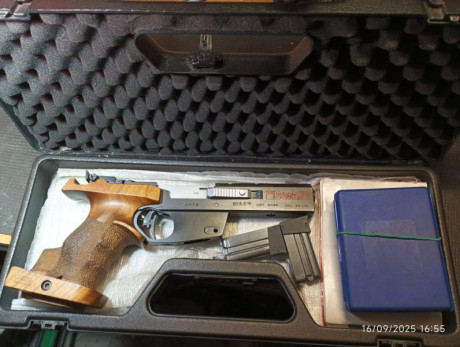 Benelli MP90S World CUP 22LR con dos cargadores, maletín original y con los documentos de origen.
Cacha 02