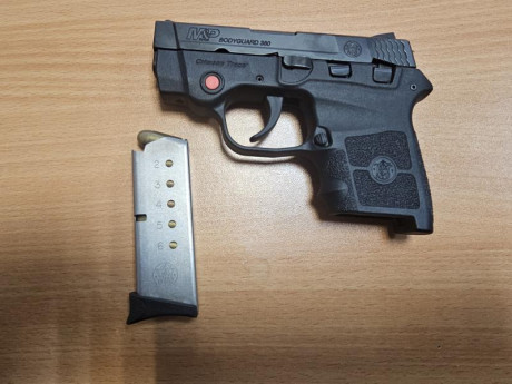 Buenas se vende Pistola Smith & Wesson Bodyguard del calibre 9 corto (380) en perfecto estado no ha 02