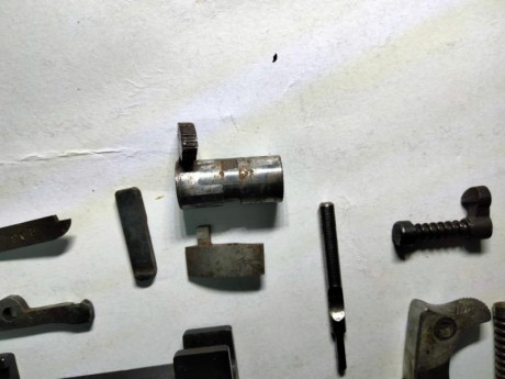 Hola pongo a la venta estas piezas de la STAR 1919

DISPARADOR CON BIELA DE TRANSFERENCIA ------------------------------------------ 20