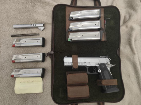 Mi hermano vende su SPS en calibre 9mm más cañon y cargadores del 40S&W. 
Extremadamente cuidada y 00