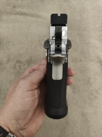 Mi hermano vende su SPS en calibre 9mm más cañon y cargadores del 40S&W. 
Extremadamente cuidada y 10