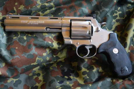Colt Anaconda en calibre 44 Magnum. De 1995, en estado perfecto. Muy pocos disparos.
Con estuche rígido, 00