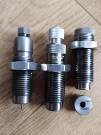 Vendo Set DIES 222rem LEE, incluye el shell holder que no aparece en la foto

45€ envió incluido 01