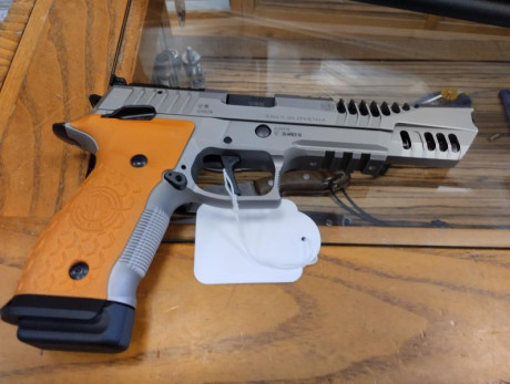 Vendo pistola semiautomática Steyr Rock ATC de 6 pulgadas en 9mm. Pistolón de acero inoxidable, disparador 30