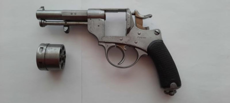 Se vende revolver francés Chamelot modelo 1873.
Año de fabricación 1875.
Precio 250 euros. En el precio 00