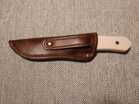 Vendo cuchillo tipo bushcraft, como nuevo, afilado que afeita. Longitud total unos 21cm, filo unos 10cm.

40 11
