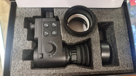 Se vende Sytong HT88, visor nocturno acoplable en el ocular, no por la campana, completo con los acoples 00