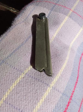 saludos: se vende cargador para pistola erma calibre 22lr , buen estado,55 euros con portes por correos 01