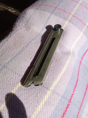 saludos: se vende cargador para pistola erma calibre 22lr , buen estado,55 euros con portes por correos 00