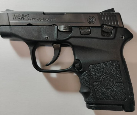 En venta pistola Bodyguard .380 Auto, 9 mm corto.
Mínimo uso. Porte oculto.
Solo se puede guiar en A o 00