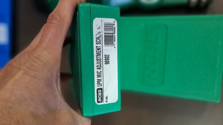 Vendo este dosificador de polvora de la marca Rcbs mas dos  medidores de polvora ajustables micrometricos,uno 00