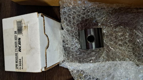 Vendo este dosificador de polvora de la marca Rcbs mas dos  medidores de polvora ajustables micrometricos,uno 20