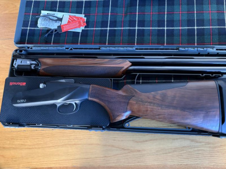 Vendo esta escopeta, que no me acabo de hacer a ella, está como nueva y tiene muy pocos tiros.
Maletin, 00