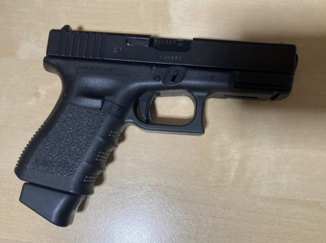 Vendo por exceso de cupo. Pistola en perfectas condiciones con dos cargadores de 15 rondas y estuche original. 02