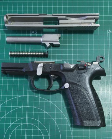 A la venta esta preciosa Browning Pro 9, gemela de la FN P9. La primera se fabricó en  E.E.U.U. y la segunda 00