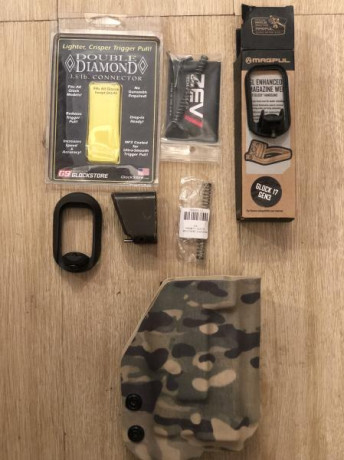 VENDO GLOCK 17 GEN 3 con los siguientes extras:
-connector 3.5lb DD
-kit muelles zev competición 
-resorte 00