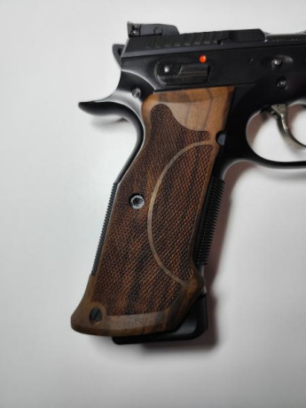 Vendo cachas de madera KSD GRIPS por no usar.
La verdad que visten muy bien a la shadow 2
90€ portes incluidos
Pistola 12