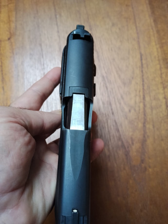 Se vende Sig Sauer P228, calibre 9x19, en buen estado general, en su caja original y dos cargadores. Se 01