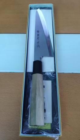 Muy buenas.
Vendo cuchillo deshuesador (Garasuki) japonés de 18 cm de hoja, con un diseño elegante y funcional. 02