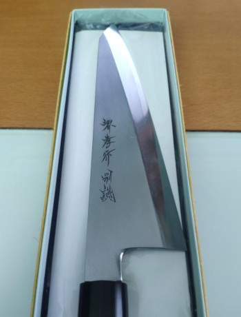 Muy buenas.
Vendo cuchillo deshuesador (Garasuki) japonés de 18 cm de hoja, con un diseño elegante y funcional. 01