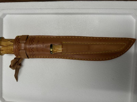 Hola, pongo a la venta este magnifico doble cuchillo Finlandes de J. Marttiini Mod. 290 Nuevo a estrenar.
Precio 00