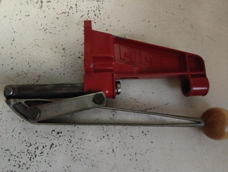 Prensa LEE.
Solución ideal para recarga de munición.
Fabricada por LEE Precision Inc., esta prensa de 00