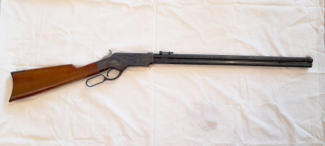  Rifle de palanca Henry 1860 
 Calibre 44/40.
Fabricante Uberti.
Madera y acero en perfectas condiciones. 110