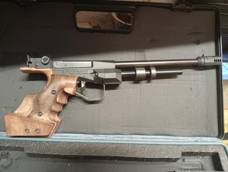 Hola compañeros
hago una pequeña descripción de esta magnífica pieza y los accesorios que la acompañan
Es 02