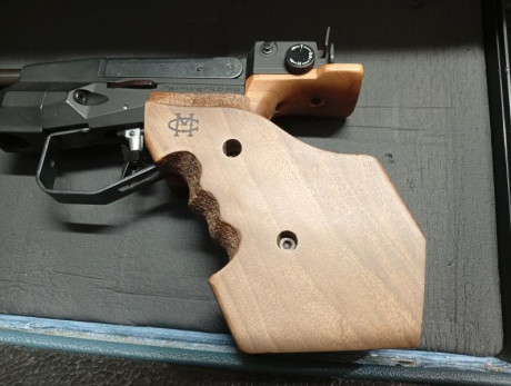 Hola compañeros
hago una pequeña descripción de esta magnífica pieza y los accesorios que la acompañan
Es 00