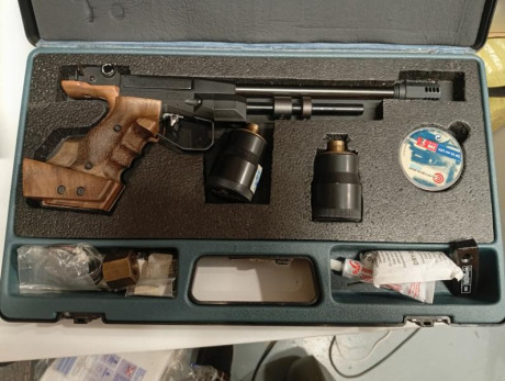 Hola compañeros
hago una pequeña descripción de esta magnífica pieza y los accesorios que la acompañan
Es 12